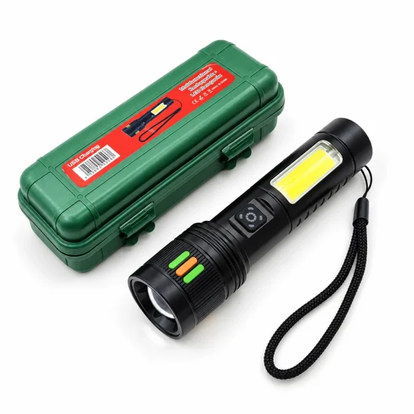 Linterna táctica LED recargable USB Cree T6 con zoom ajustable – vista frontal sobre fondo blanco